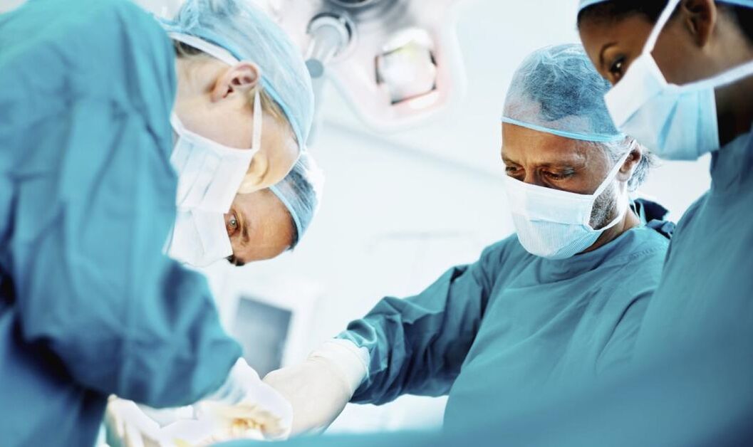 Er wordt een operatie uitgevoerd om de penis groter te maken